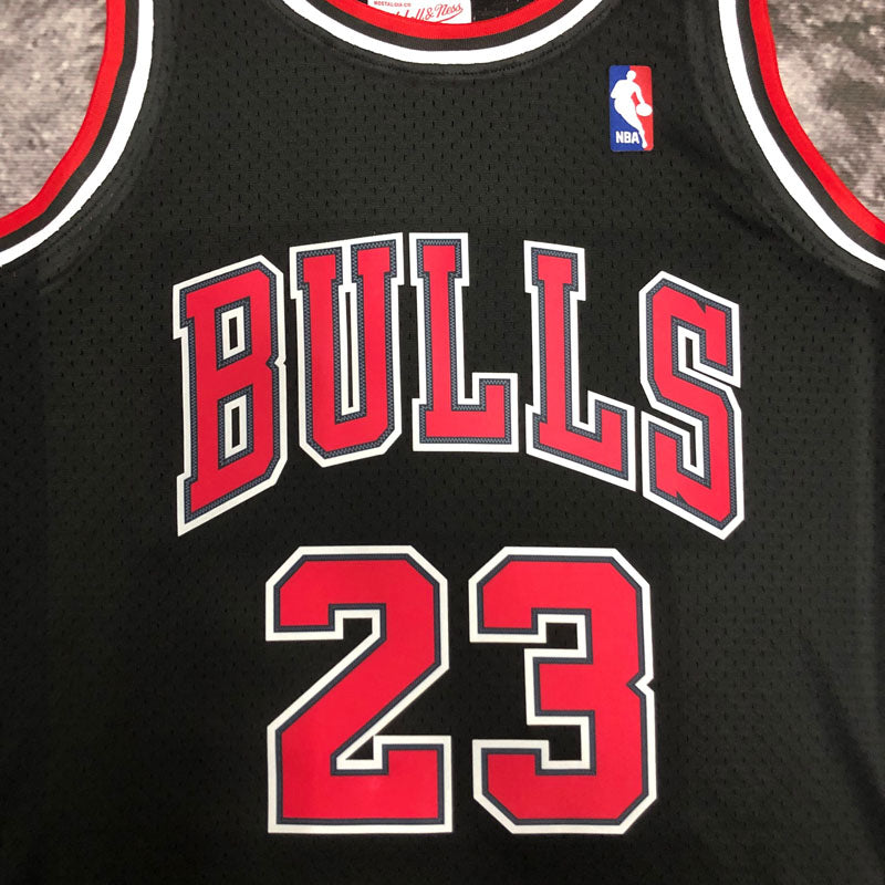 Regata Chicago Bulls Retrô Mitchell & Ness 1997/1998 Michael Jordan Preta