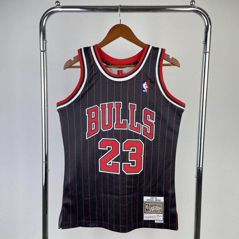 Regata Chicago Bulls Retrô Mitchell & Ness 1995/1996 Michael Jordan Preta